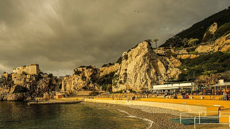 House Hunting Over Winter: What to Look for That You Can’t See in Summer Image